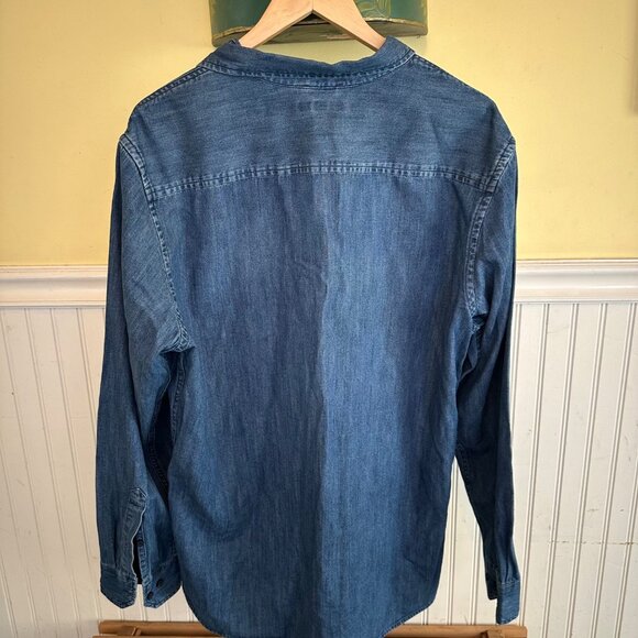 Banana Republic Mens XL Blue Denim Button-Up Long-Sleeve Shirt Made In India - Picture 2 of 5